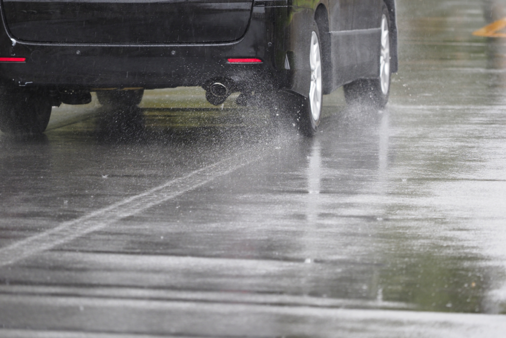 画像：雪・雨天時に滑り止め効果を発揮