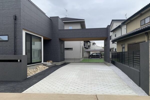 画像：群馬県｜駐車場＆犬走り