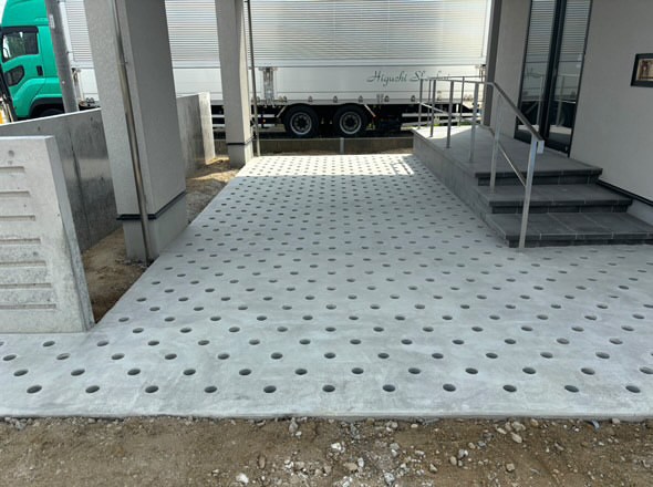 画像：三重県｜駐車場・犬走り